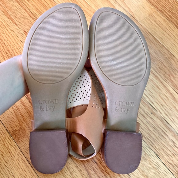 Women’s size 7 Crown and Ivy caramel colored sandals with wooden 1 inch heel - Picture 5 of 6